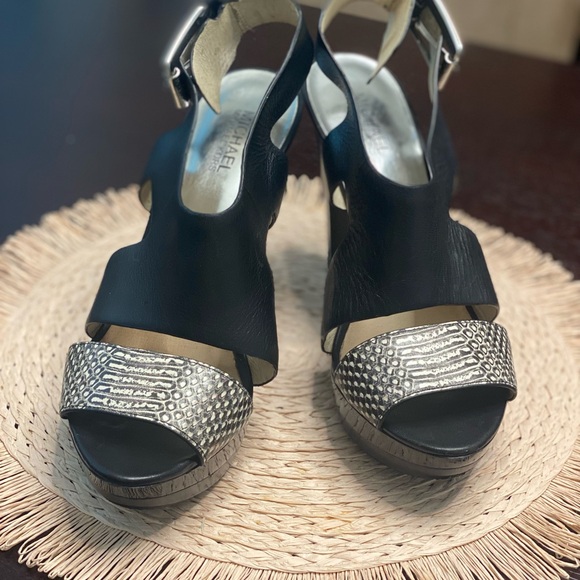 MICHAEL Michael Kors Carla platform heels - Picture 3 of 5